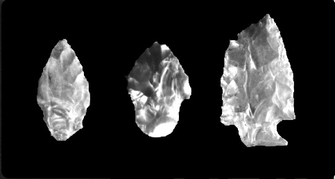 Spearpoints: Early Woodland (left and center); Middlle Woodland (right).