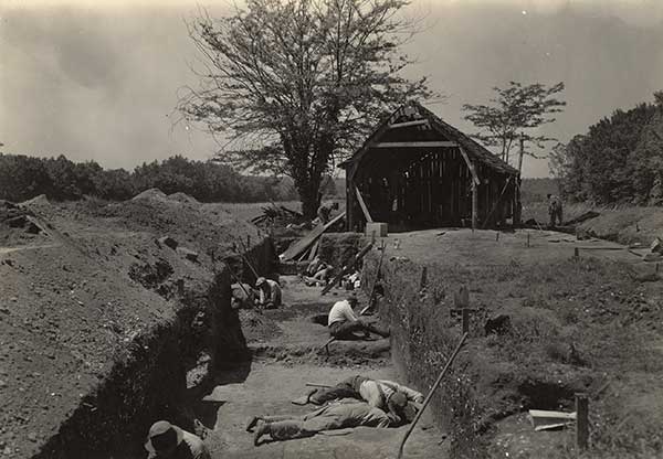 Men working at Indian Knoll.