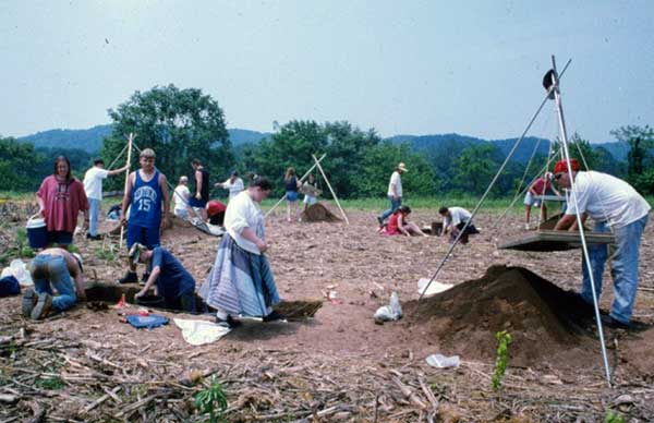 Carroll County High School students assist archaeologists.