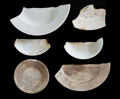 Plain or minimally decorated ironstone and whiteware ceramics.